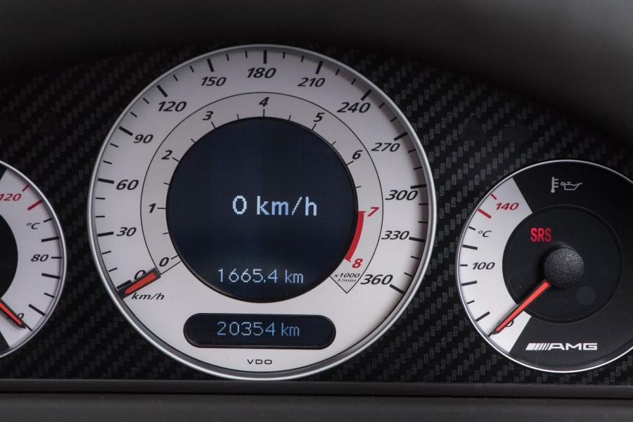 Панель приборов Mercedes-Benz CLK-Class AMG DTM Cabriolet (A209) 2006 года  (фото 24 из 58)